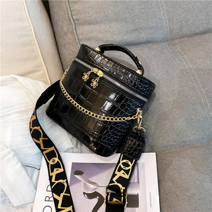 Retro Women Leather Bag Bucket Bag with Metal Chain Purses and Handbags 2021 Luxury Designer Wide Strap Crossbody Shoulder Bag